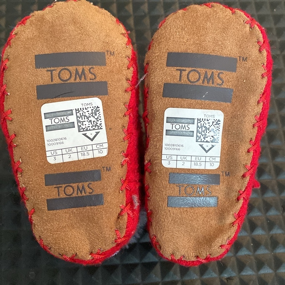 TOMS Tiny Cuna Red Booties - Picture 3 of 6